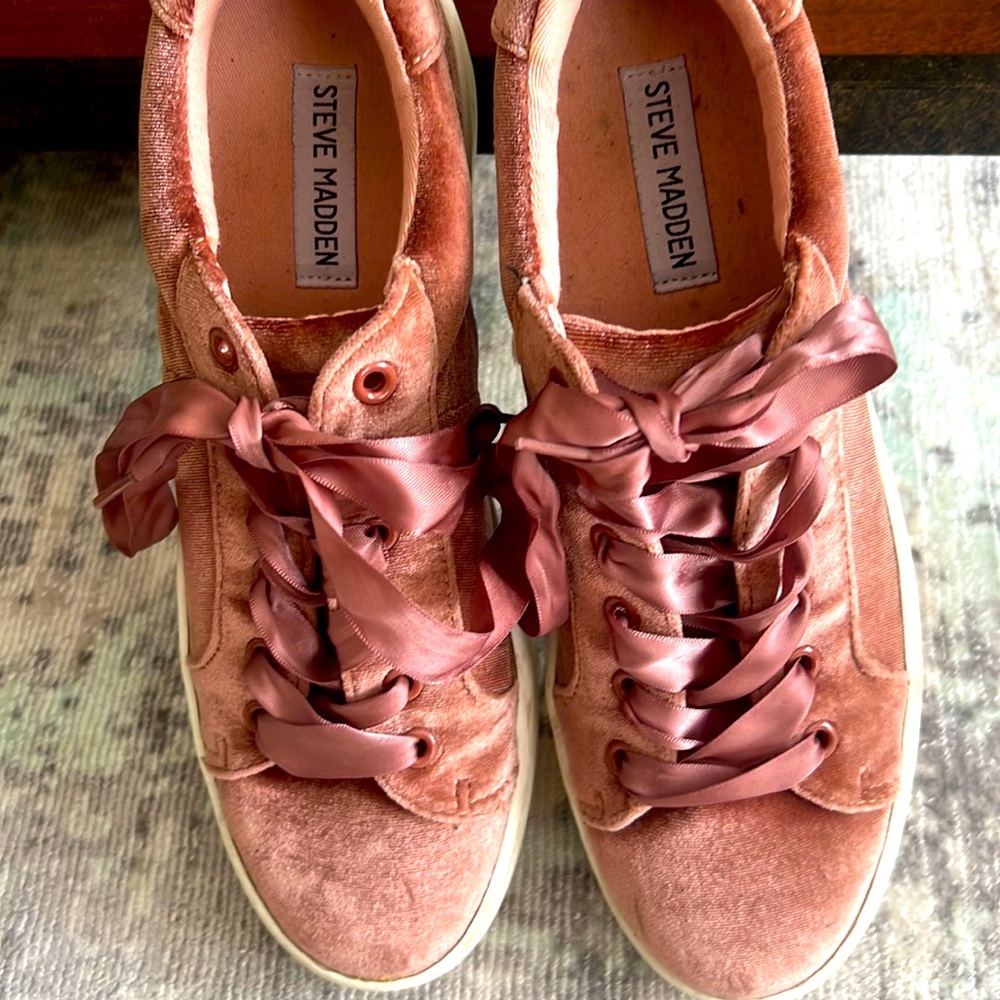 Steven madden women shoe almost new 1 times only use and constable